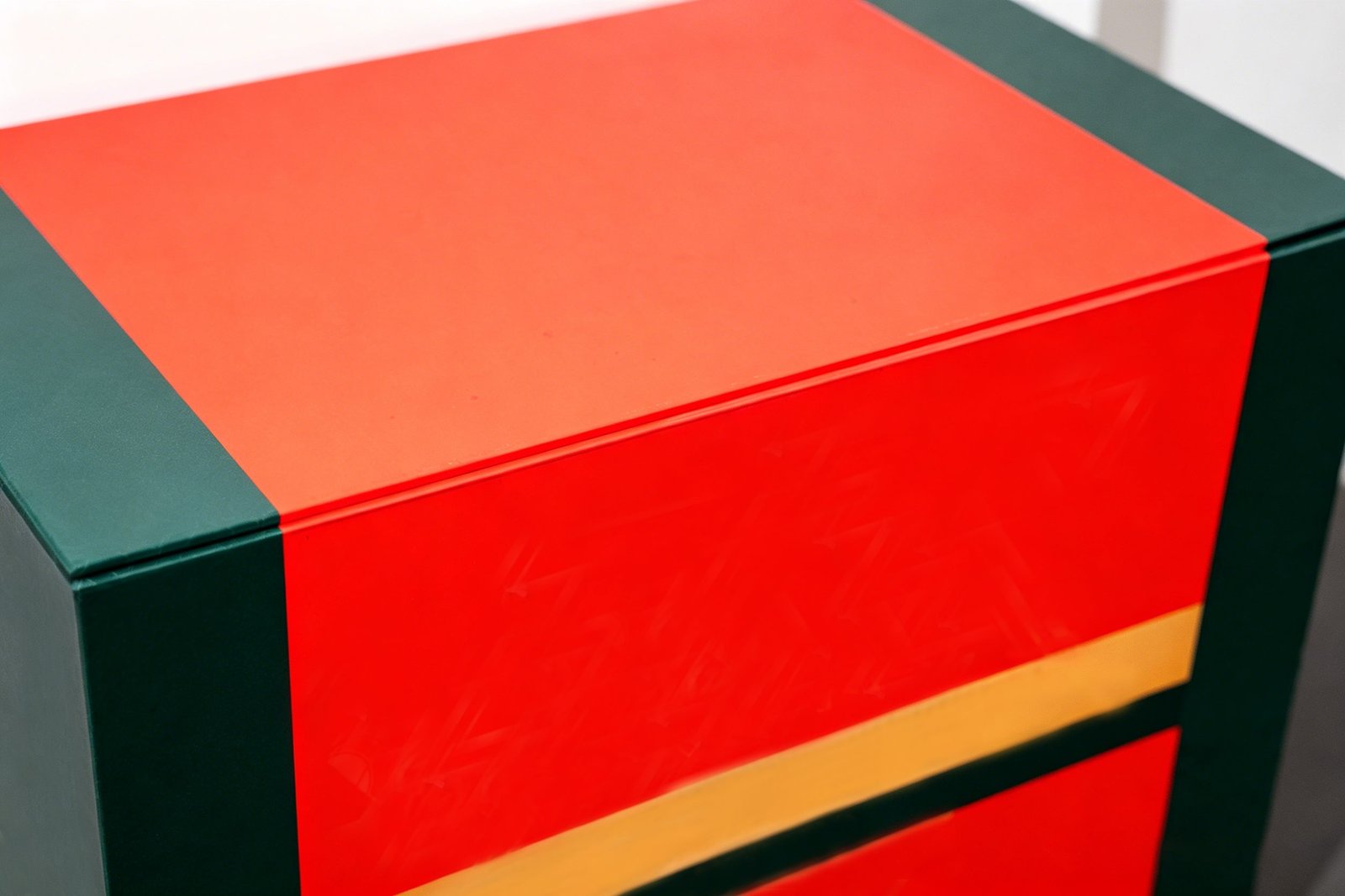 Color-block presentation box surface finish detail